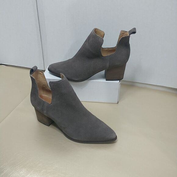 Lucky Brand Women’s SZ 12 M Jabilo Boot Suede Gray. Condition is Pre-owned. - Picture 2 of 12